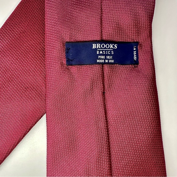 Vintage Brooks Brothers Basics Classic Red Textured Silk Tie 3.75” - Picture 2 of 7